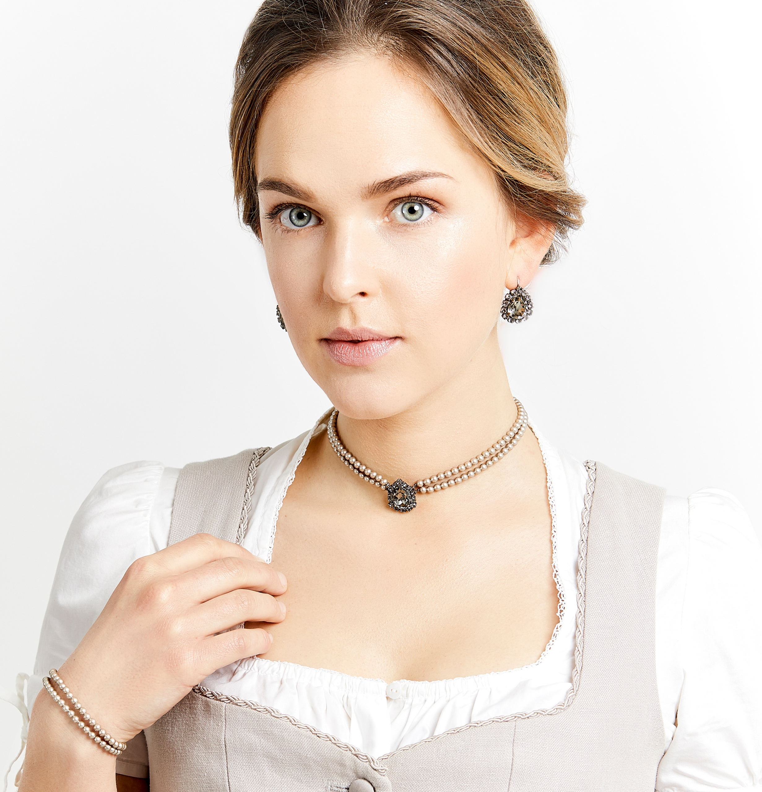 Seenberg, Trachtenschmuck, Trachtenkette, Trachtenkropfkette, Choker, Ohrringe, nude, Kristall, Perlen, Österreich