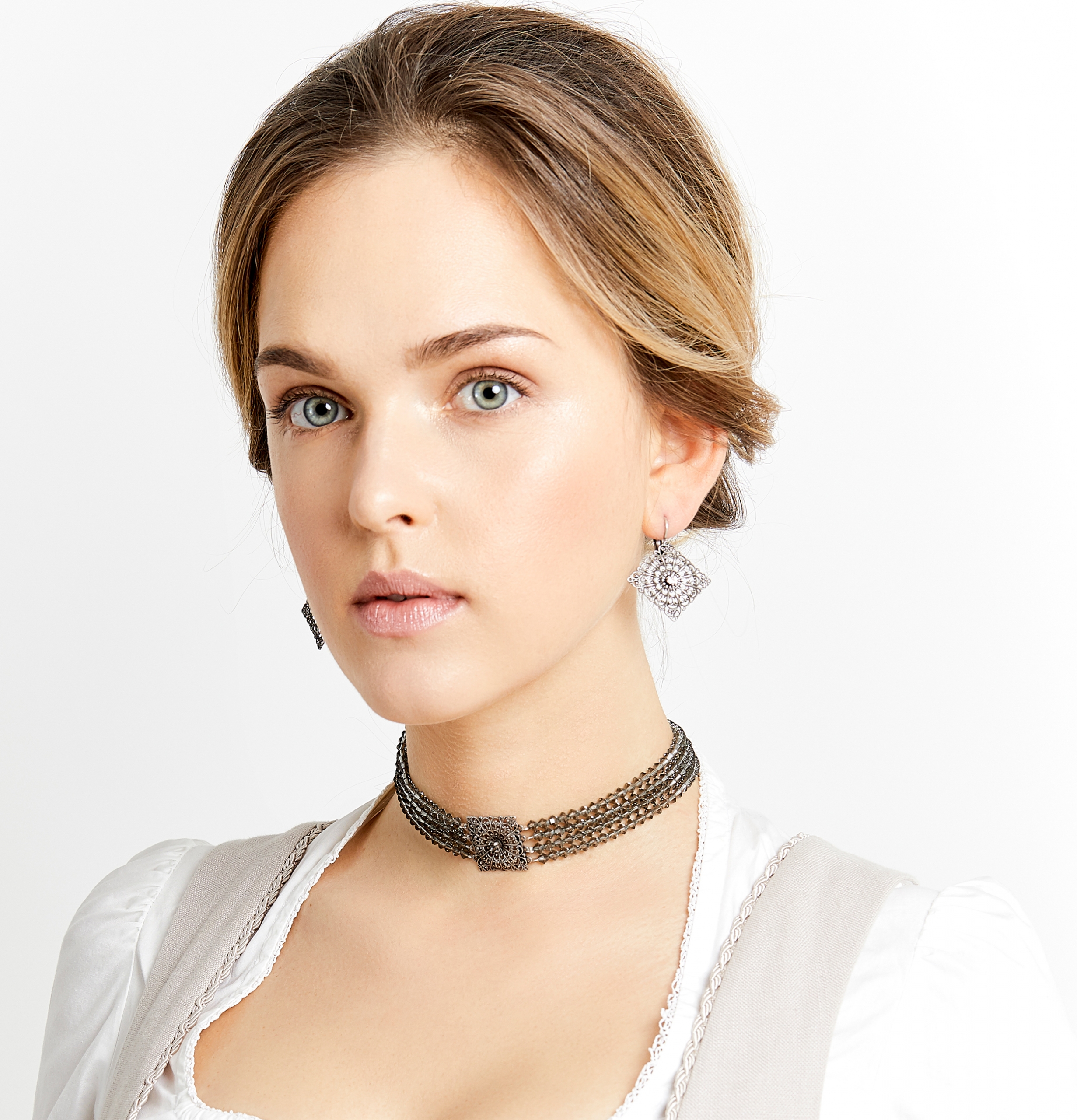 Seenberg, Trachtenschmuck, Trachtenkette, Trachtenkropfkette, Choker, Ohrringe, altsilber, grün, Perlen, Kristall, Österreich