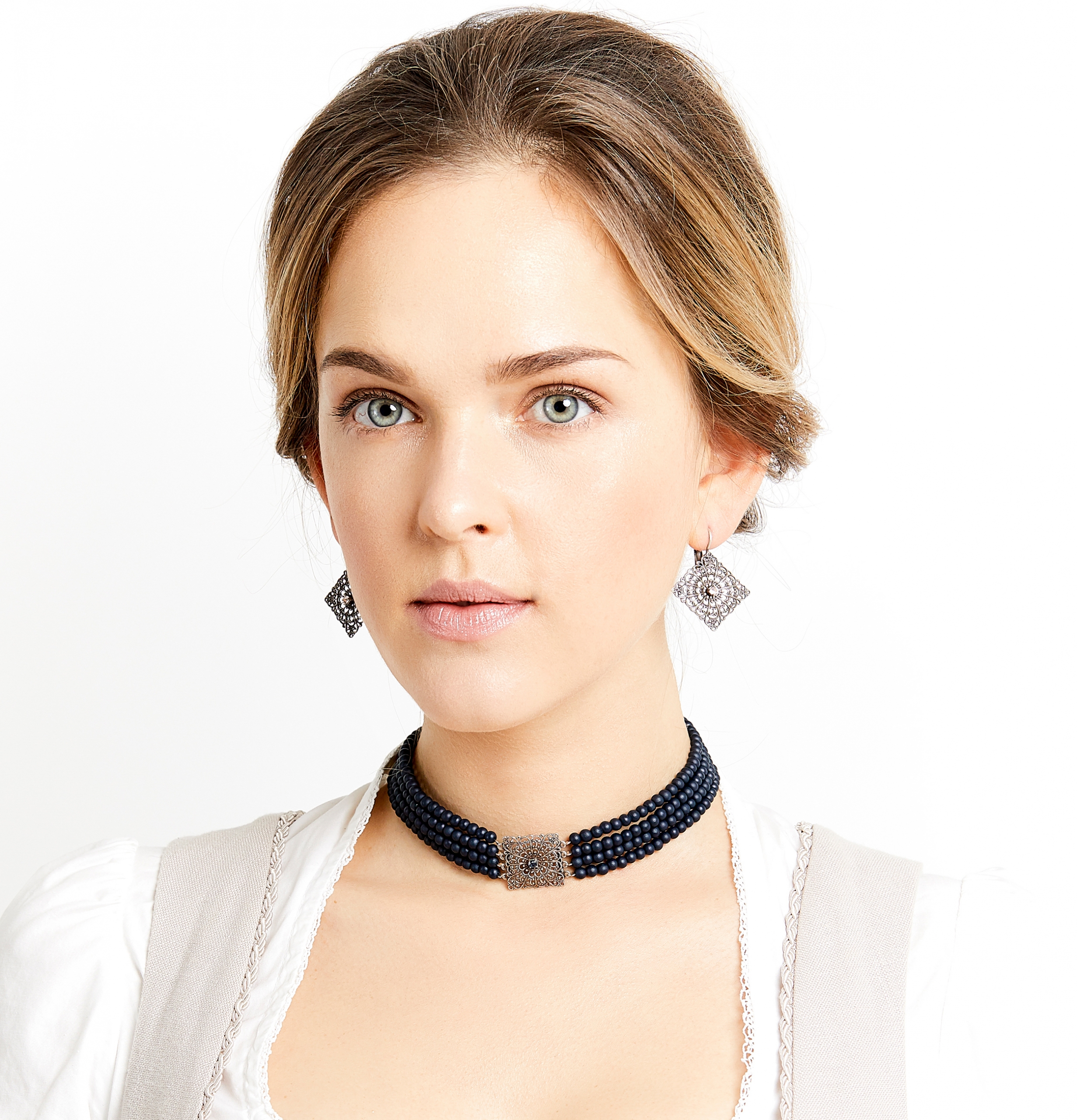 Seenberg, Trachtenschmuck, Trachtenkette, Trachtenkropfkette, Choker, Ohrringe, altsilber, blau, Perlen, Kristall, Österreich