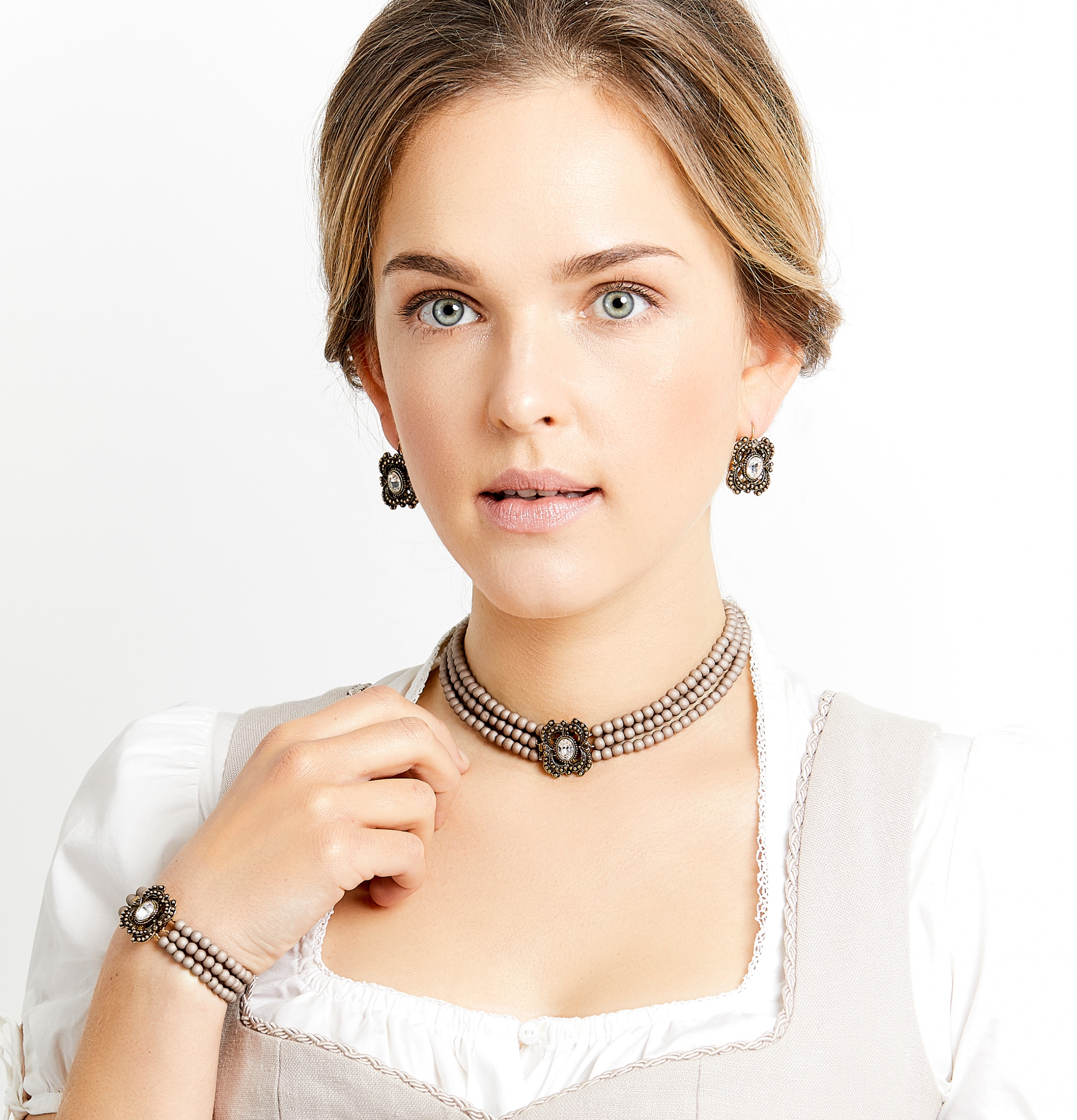 Seenberg, Trachtenschmuck, Trachtenkette, Trachtenkropfkette, Choker, Ohrringe, altsilber, nude, Perlen, Österreich