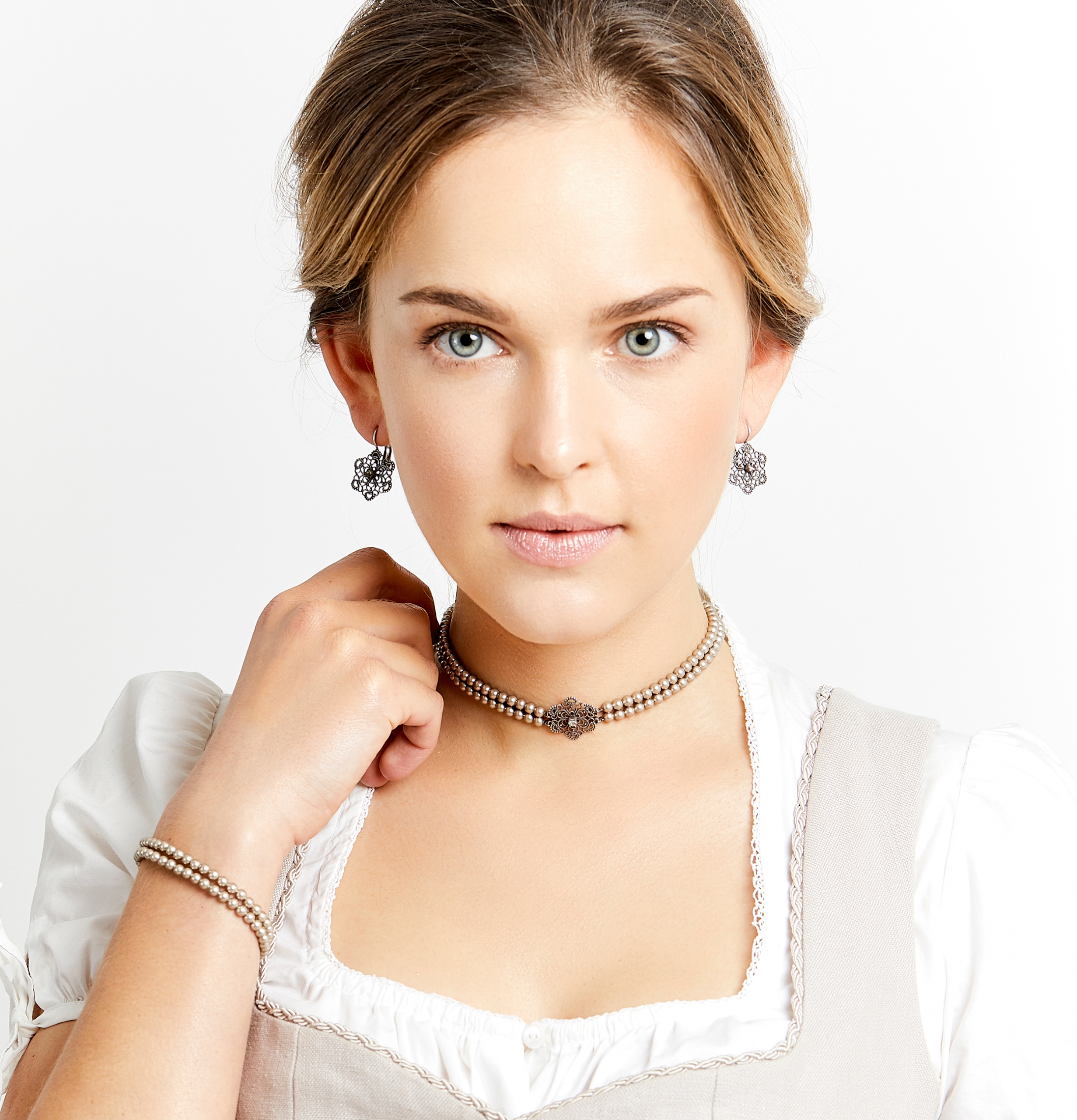 Seenberg, Trachtenschmuck, Trachtenkette, Trachtenkropfkette, Choker, Ohrringe, Perlen, Samt, Österreich