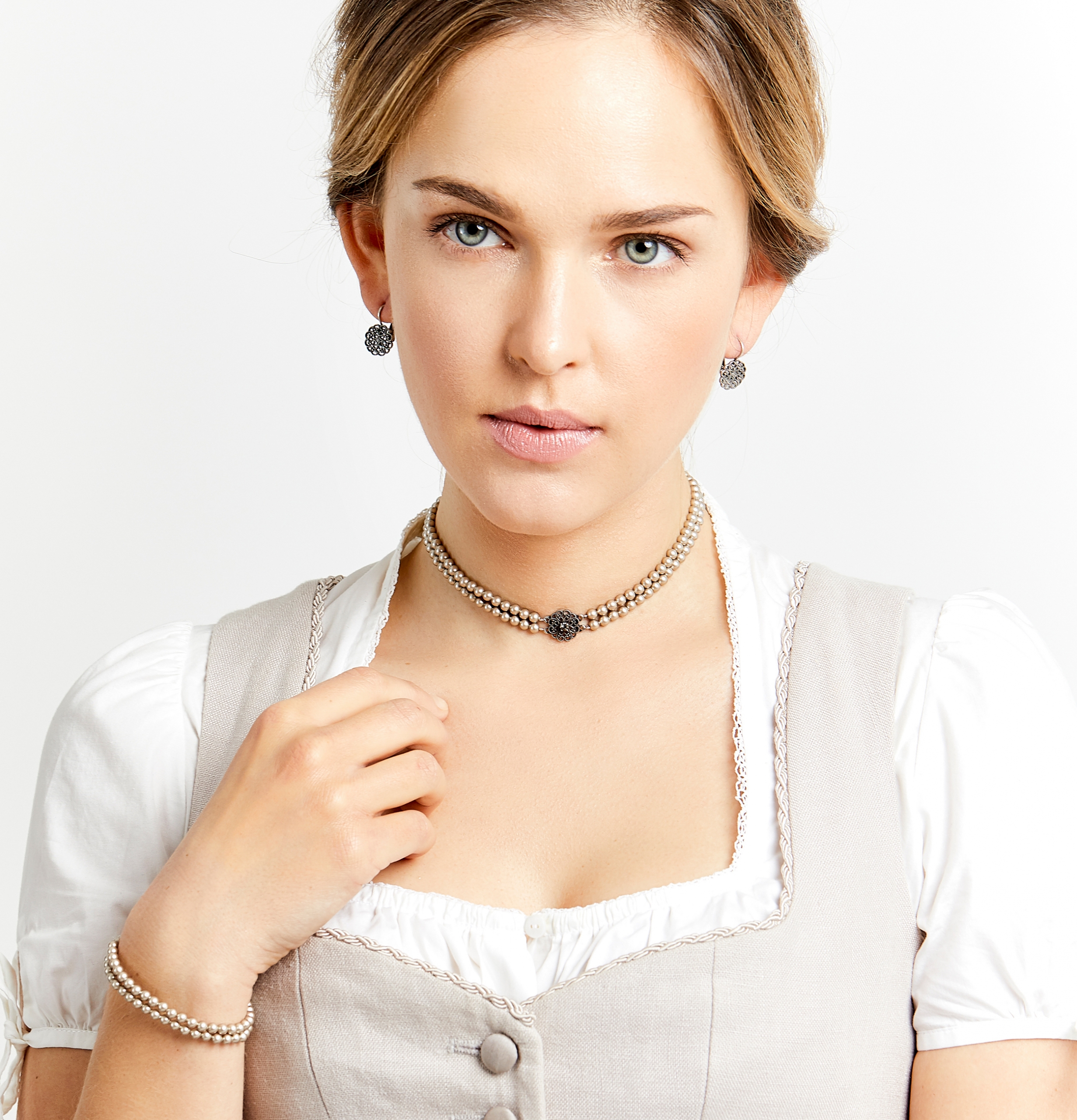 Seenberg, Trachtenschmuck, Trachtenkette, Trachtenkropfkette, Choker, Ohrringe, Perlen, Samt, Österreich