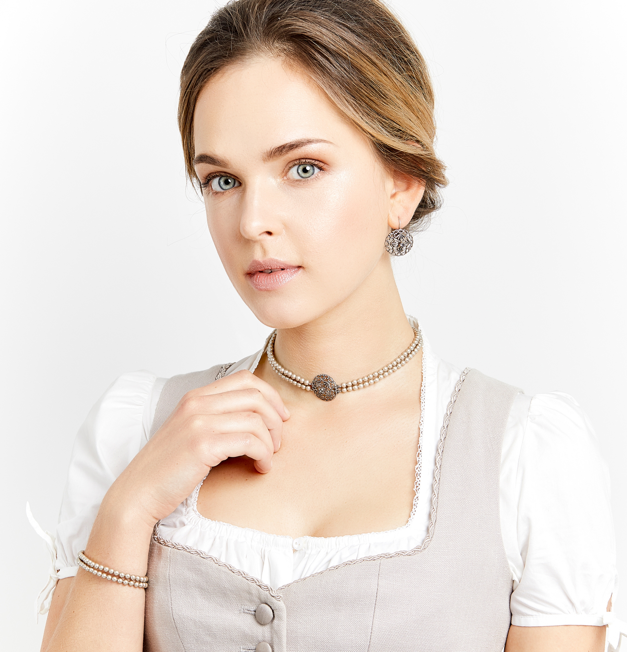 Seenberg, Trachtenschmuck, Trachtenkette, Trachtenkropfkette, Choker, Ohrringe, Armband, nude, grau, Kristall, altsilber, Österreich